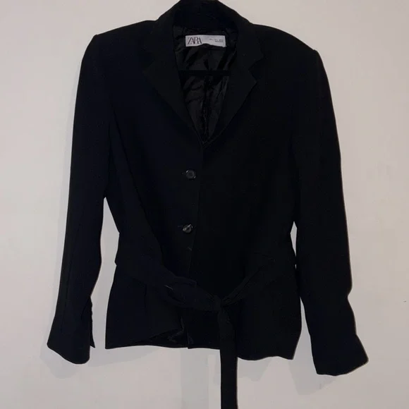 Zara Stylish Black Blazer with Belt - Picture 3 of 7